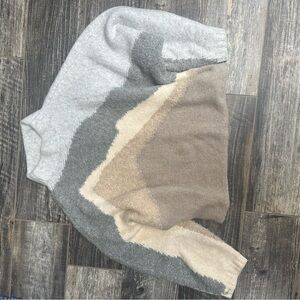 Abercrombie & Fitch Gray and Beige Women's Sweater